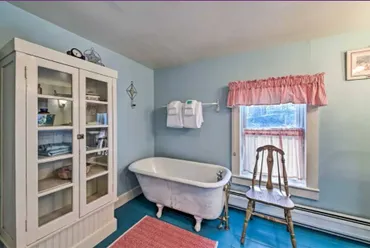 Bedroom with wreath decor